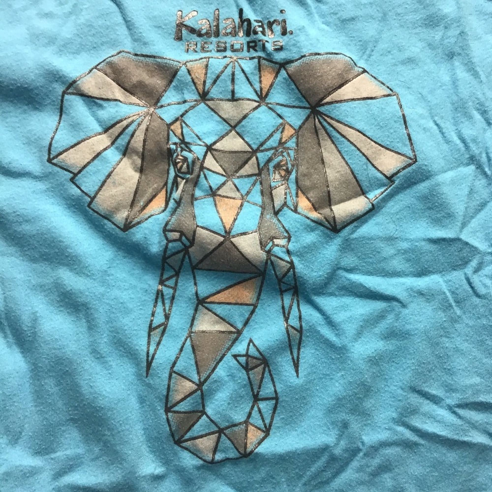 4/$16 🌺 Kalahari Mosaic Elephant Tee size M